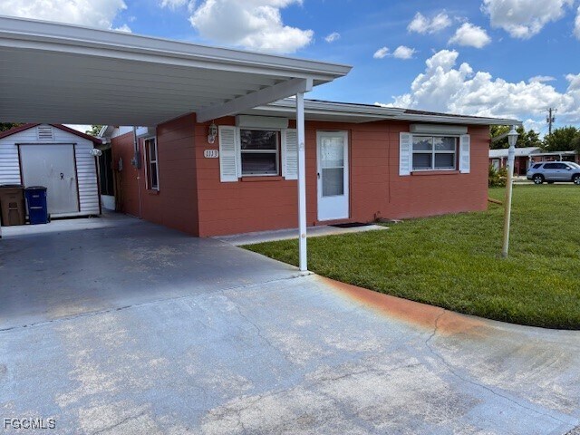 1113 Broad Ct in Lehigh Acres, FL - Building Photo