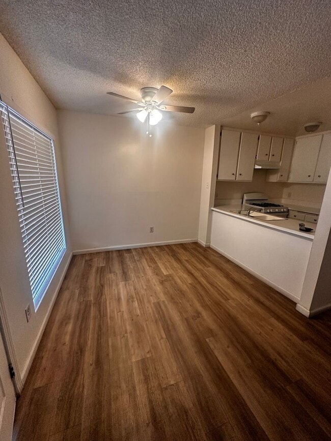 2200 Cedro Ct in Bakersfield, CA - Building Photo - Building Photo