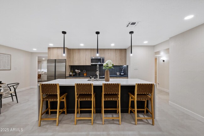 property at 4515 S Kenneth Pl