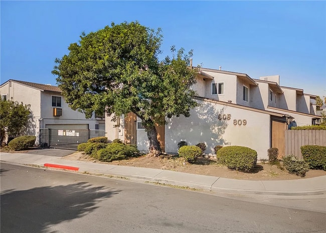 809 E Acacia Ave in Glendale, CA - Building Photo - Building Photo