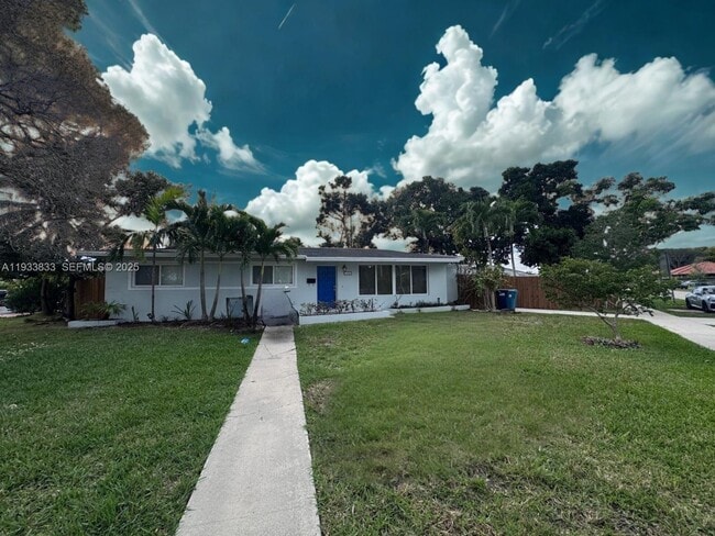 18600 SW 97th Ave in Cutler Bay, FL - Building Photo - Building Photo