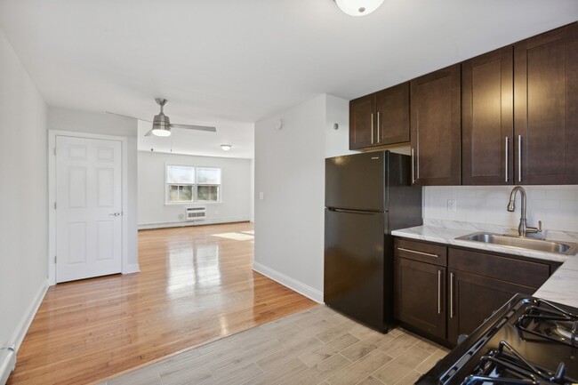 Sherwood Court Apartments in South River, NJ - Building Photo - Building Photo