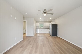 282 Plez Morgan in Montgomery, TX - Building Photo - Building Photo