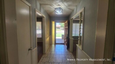 5701 78th St in Lubbock, TX - Foto de edificio - Building Photo