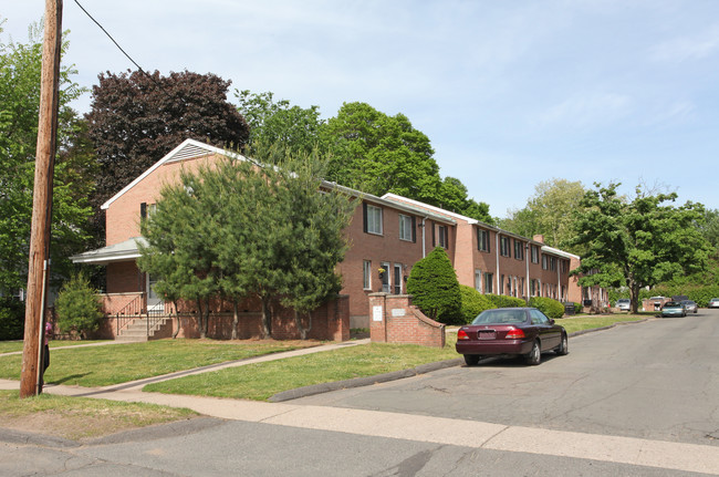 44-50 Church St in East Hartford, CT - Building Photo - Building Photo