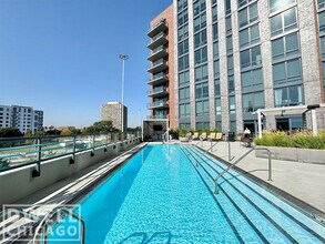 710 N Aberdeen St, Unit 1 in Chicago, IL - Foto de edificio - Building Photo