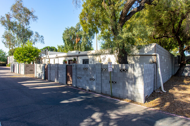 1101 E Bethany Home Rd in Phoenix, AZ - Building Photo - Building Photo