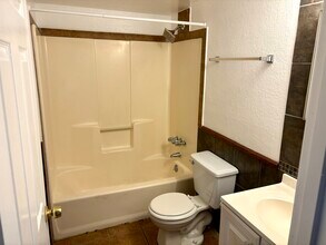 411 E Thoroughbred St, Unit 411 Thoroughbred in Tucson, AZ - Building Photo - Building Photo