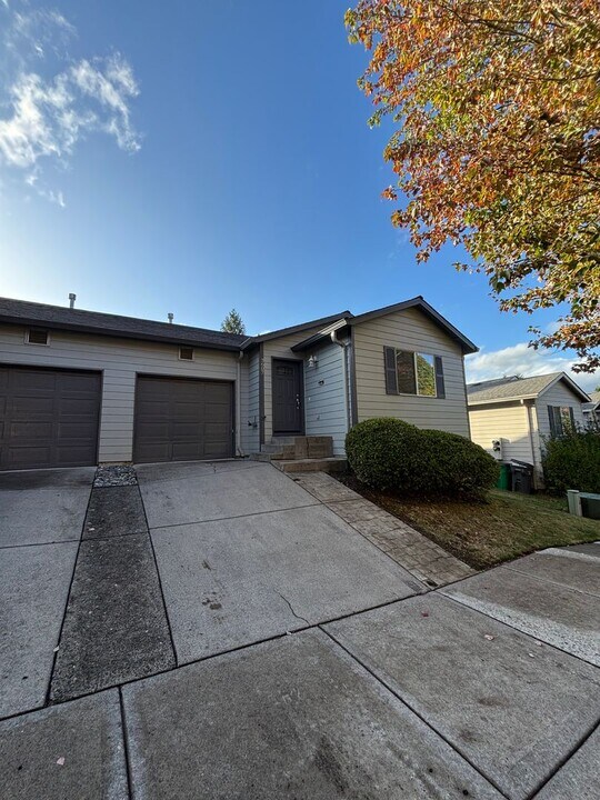3603-3607-3607 NE 158th Ave in Portland, OR - Building Photo