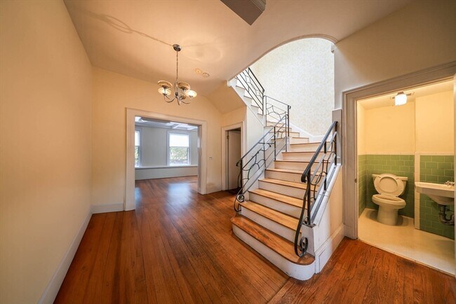 1712 Beacon St in Brookline, MA - Building Photo - Building Photo