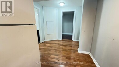 21 Hoptree Ave in Toronto, ON - Building Photo - Building Photo