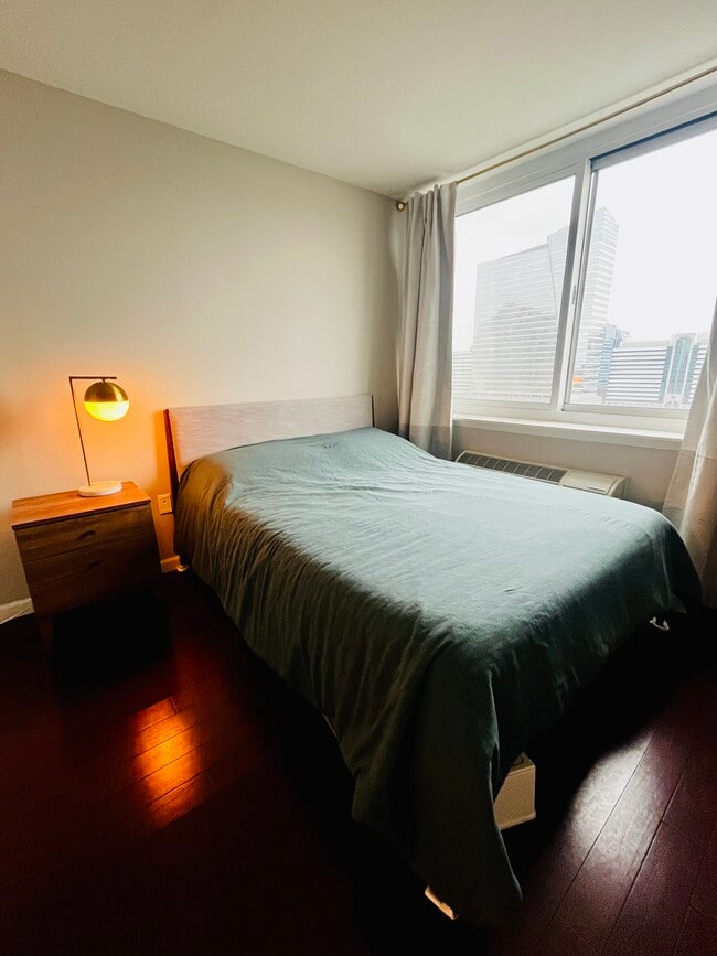 20 2nd St, Unit 1705 in Jersey City, NJ - Foto de edificio - Building Photo