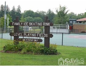 187 Evergreen Rd, Unit 2A in Edison, NJ - Building Photo - Building Photo