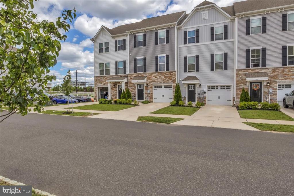 97 Kohlmyer Dr in Pennsauken, NJ - Building Photo