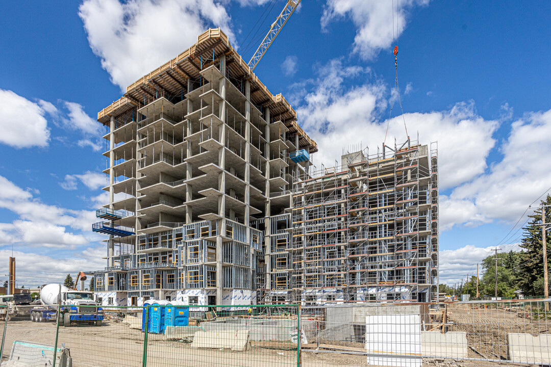 The Beacon at East Junction in Edmonton, AB - Building Photo