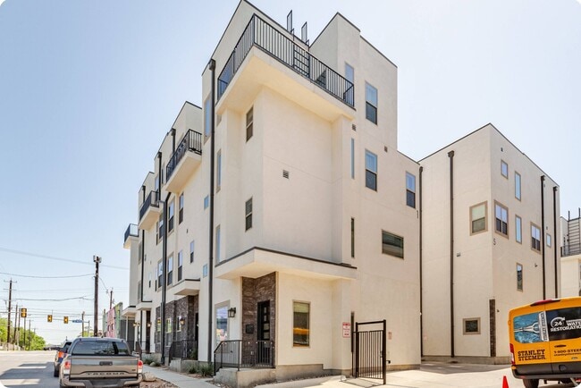 1817 N Saint Marys St, Unit #101 in San Antonio, TX - Foto de edificio - Building Photo