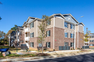 Walnut Trace in Raleigh, NC - Building Photo - Building Photo