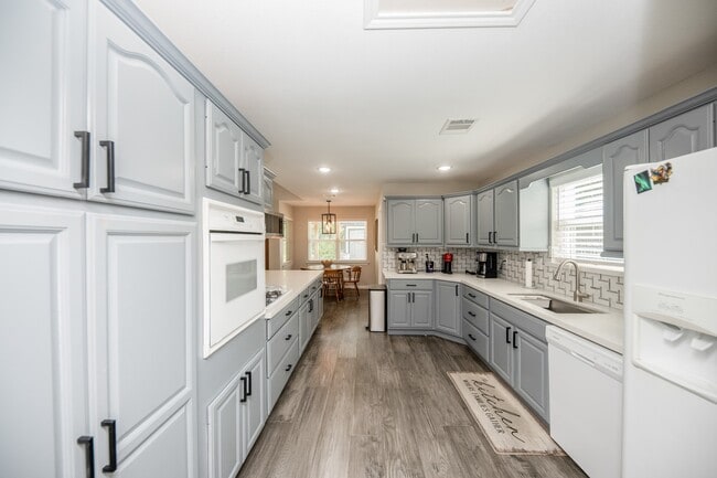 property at 926 Chantilly Ln