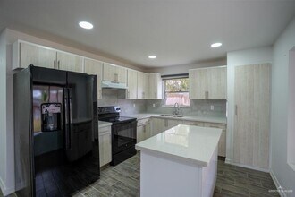 19 Falcon Ave in McAllen, TX - Building Photo - Building Photo