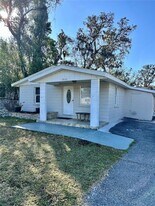 2003 E Humphrey St in Tampa, FL - Building Photo