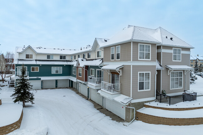 246 Mckenzie Towne Link SE in Calgary, AB - Building Photo - Building Photo