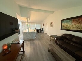 819 Loganwood Ave in Richardson, TX - Building Photo