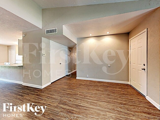 6914 Pickett Dr in Richmond, TX - Building Photo - Building Photo