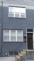905 Watkins St in Philadelphia, PA - Building Photo