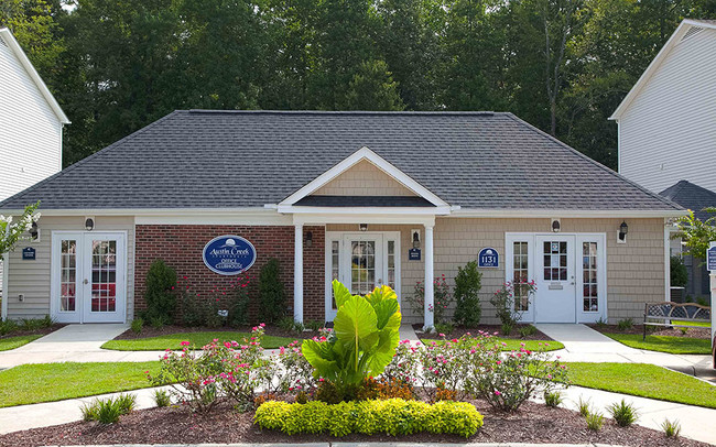 Austin Creek Apartments in Fayetteville, NC - Building Photo - Building Photo