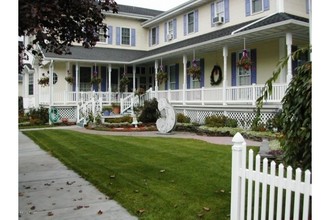 Park Hotel & Apartments in Honesdale, PA - Building Photo - Building Photo