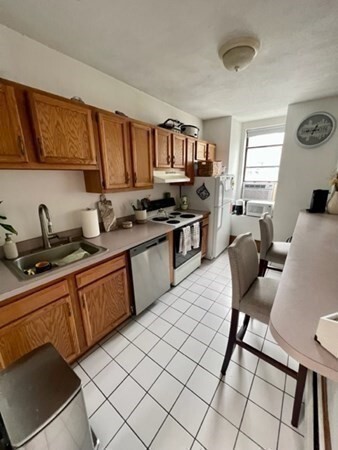 92 E Brookline St in Boston, MA - Building Photo