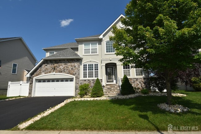 3 Maxwell Rd in Monroe Township, NJ - Foto de edificio - Building Photo