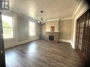 26 Apple St in Brockville, ON - Building Photo - Building Photo