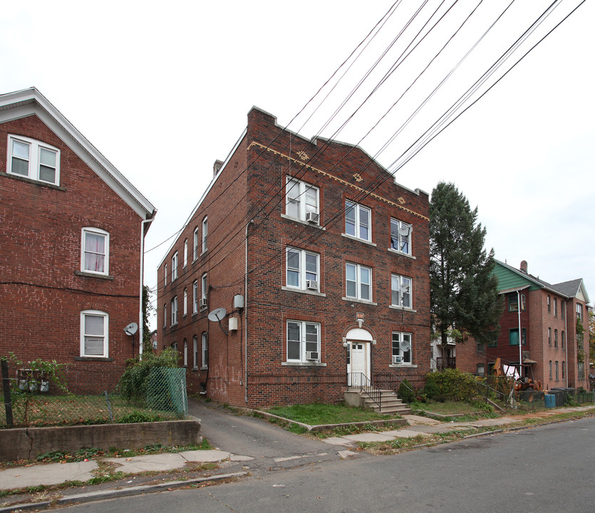 42 Connerton St in New Britain, CT - Building Photo