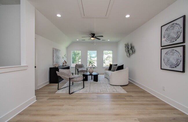 property at 1802 Rollingwood Dr