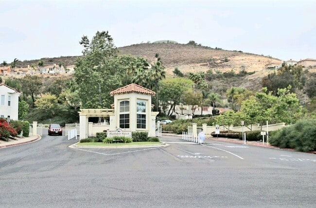 2021 Pleasant Waters Ct in Spring Valley, CA - Building Photo - Building Photo