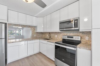 3111 NE 51st St, Unit 202C in Fort Lauderdale, FL - Building Photo - Building Photo