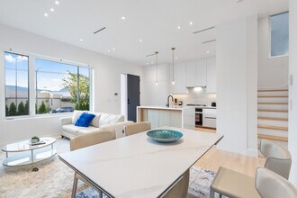 4084 W 10th Ave in Vancouver, BC - Building Photo - Building Photo