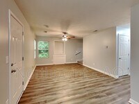 130 Railside Dr photo'