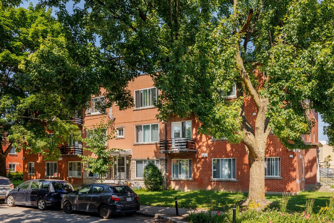 5715 De Louisbourg Rue in Montréal, QC - Building Photo