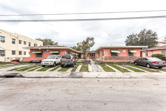 Vista Alegre Apartments I in Miami, FL - Building Photo - Building Photo