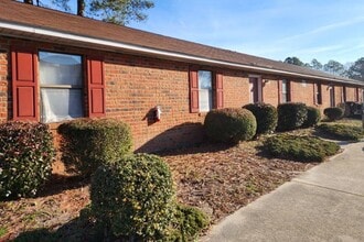 Larkin Lane Apartments in Greenville, NC - Building Photo - Building Photo