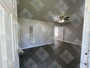 214 W Kittyhawk Dr in Midwest City, OK - Building Photo - Building Photo