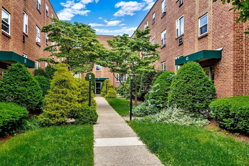 54 Colborne Rd, Unit #1 in Boston, MA - Foto de edificio