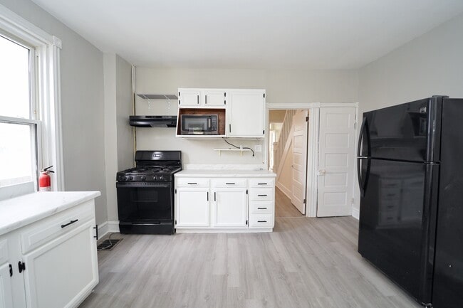 property at 407 S Claymont St
