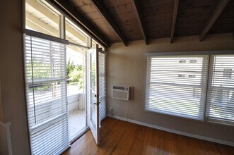 14830 Dickens St in Los Angeles, CA - Building Photo - Building Photo