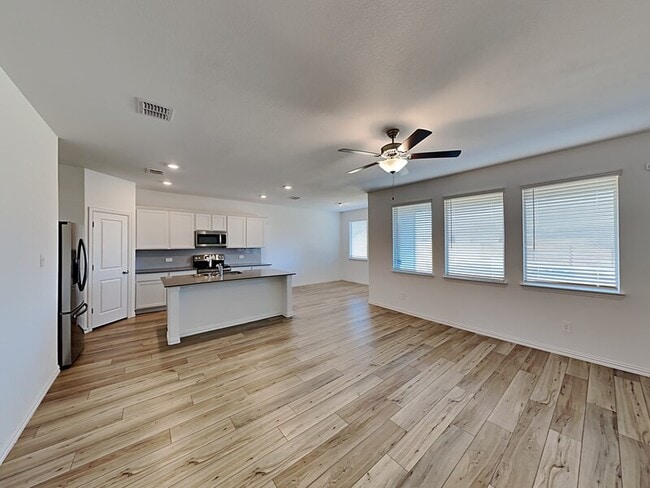 6928 Falconer Way in Fort Worth, TX - Foto de edificio - Building Photo