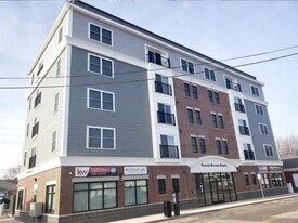 10 4th St, Unit 305 in Dover, NH - Building Photo
