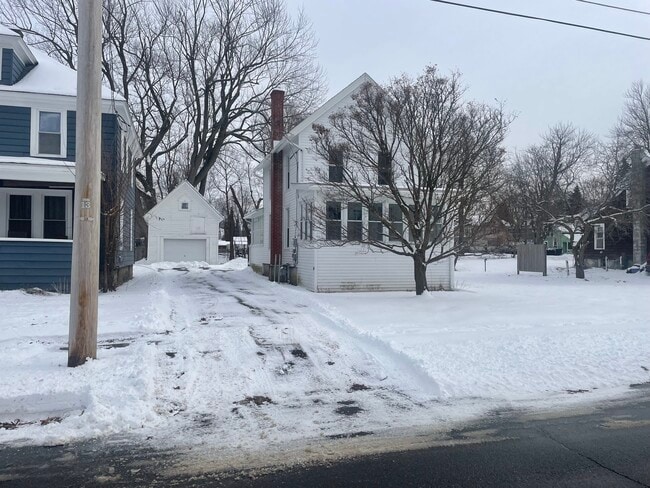 242 N Hamilton St in Watertown, NY - Building Photo - Building Photo