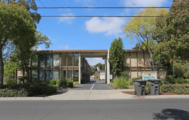 Riverside Terrace in Hayward, CA - Foto de edificio - Building Photo